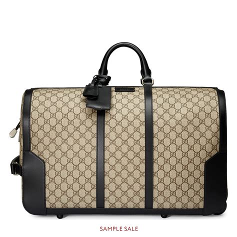 trousse gg supreme gucci doppia zip|black gg supreme duffle bag.